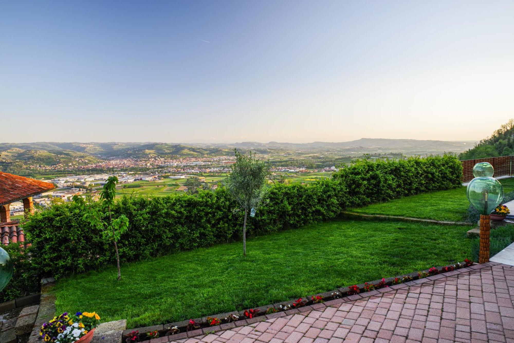 Vista Langhe - Cerratohouses Guarene Exterior foto